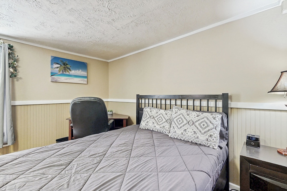 1BR Cozy Dog-friendly Home w/ Kitchenette & Patio