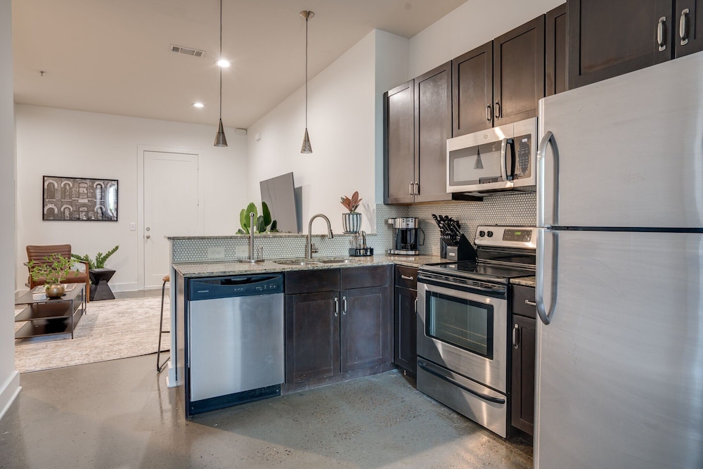 Lofts At 30th - Urban Lodge - Mins to Broadway!