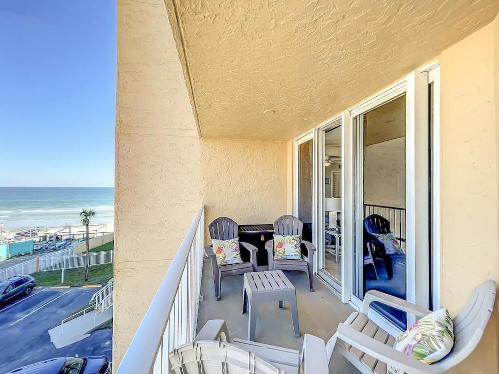 Oceania Beach Club