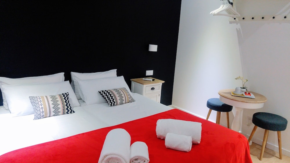 Lisbon Terrace Suites Apartment for Large Groups with Amazing Terrace