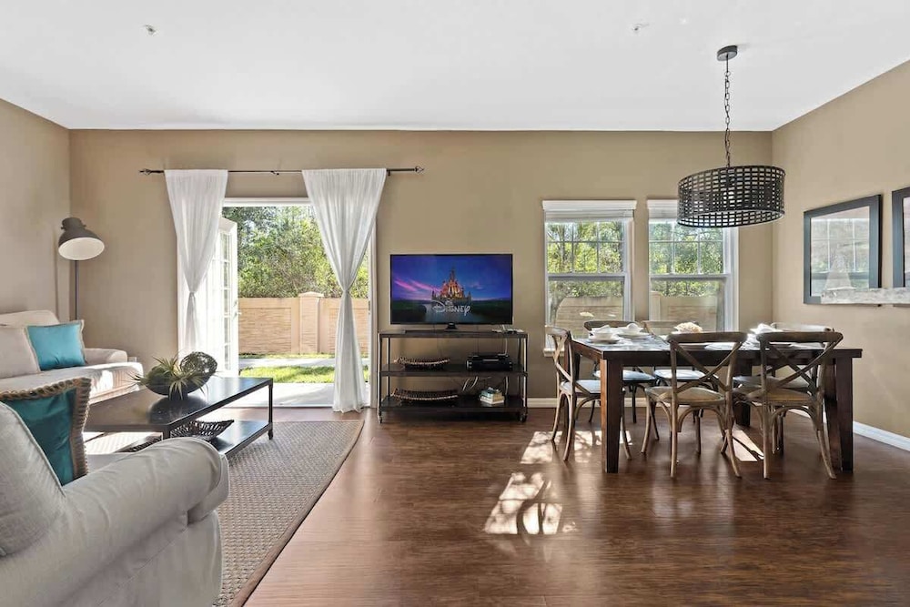 Kissimmee 4BR Townhouse: Perfect for Families!