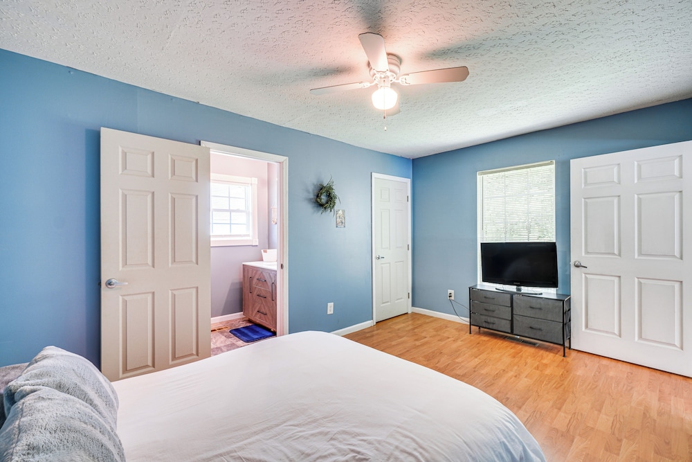 Hike, Fish & Ride: Pet-friendly Huntsville Home
