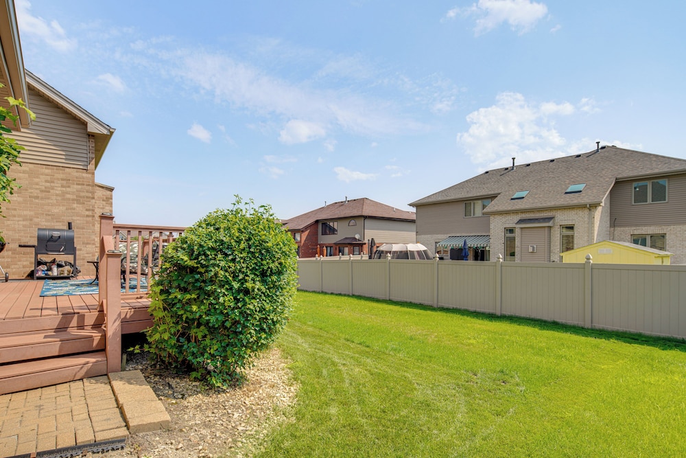 Game Room & Deck: Family Home in Chicago Area!