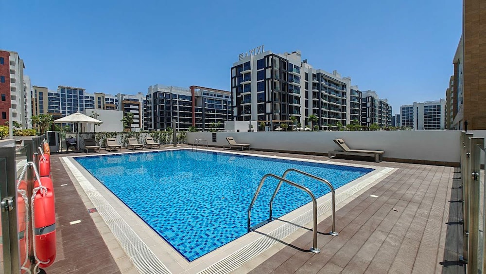 Stylish Studio Retreat in Riviera 33 Near Downtown