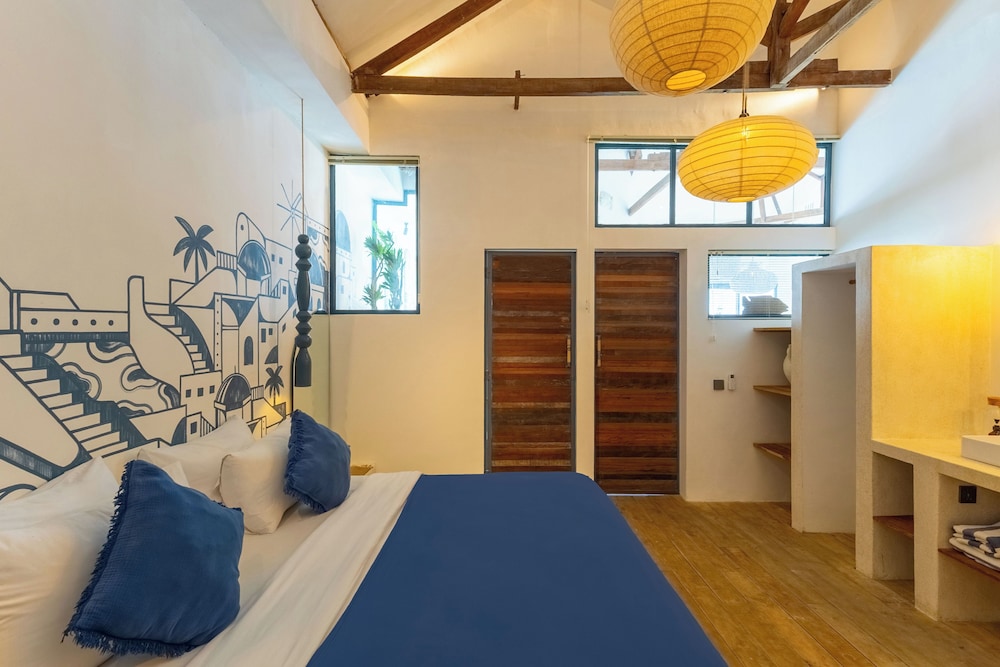 Santorini Suites