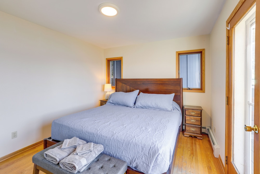 9 Mi to Mendenhall Glacier: Waterfront Juneau Home