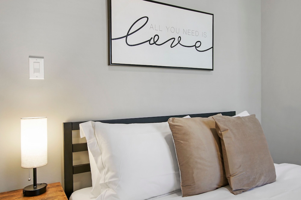3BR Well-Furnished Apt - Kedzie 3F