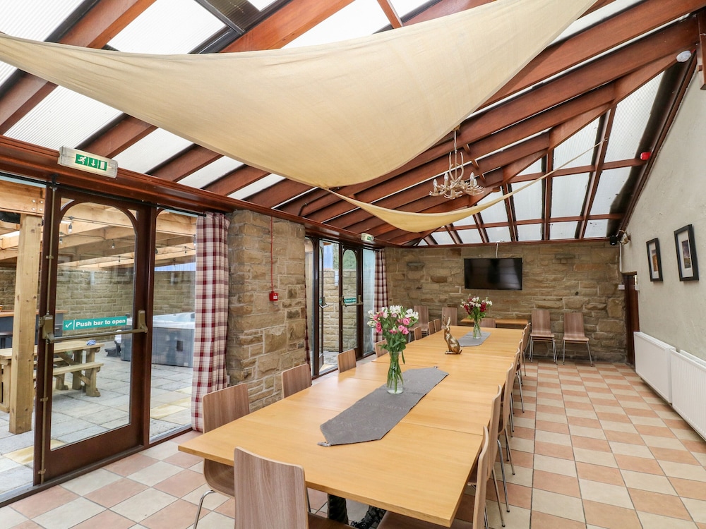 Hope Valley Vacations - Poacher's Arms - Property Image 37