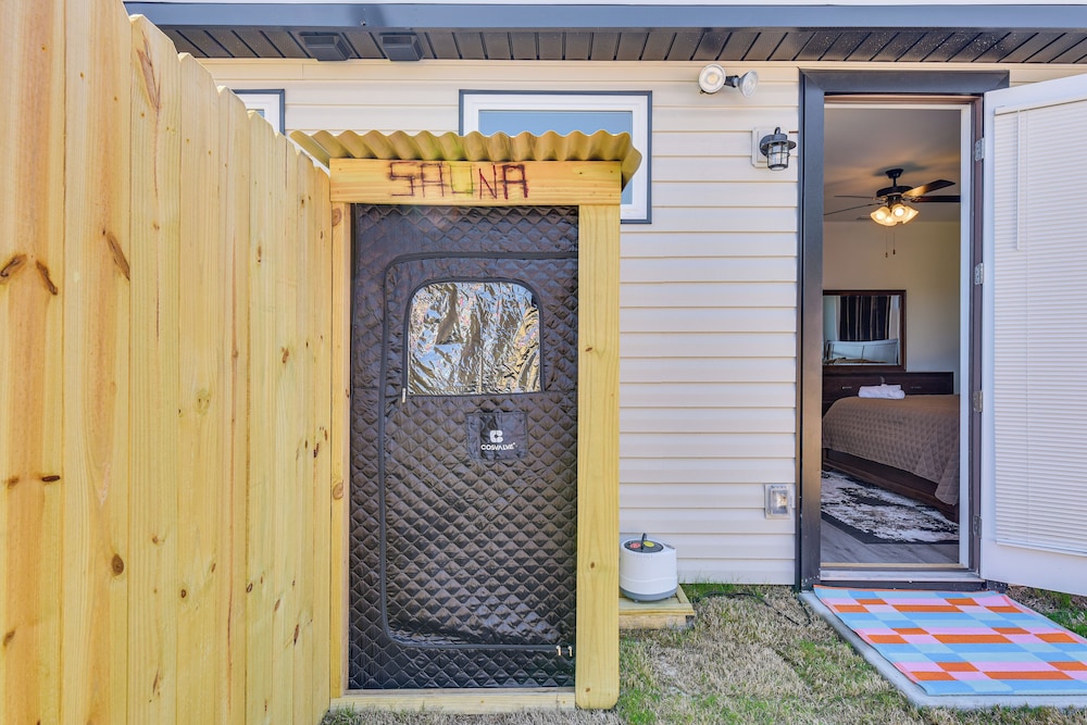2 Mi to Gulf: Home w/ Sauna, Garden in Panama City