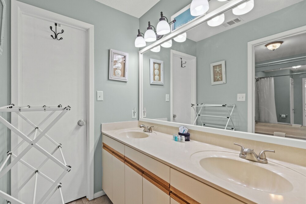 One More Round! 3BR 3BA Sleeps 10! 11 Pools! Golf Courses! Tennis Courts!