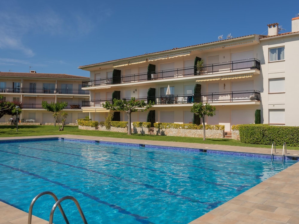 Apartament amb Piscina i Parquing Baixos amb Jard