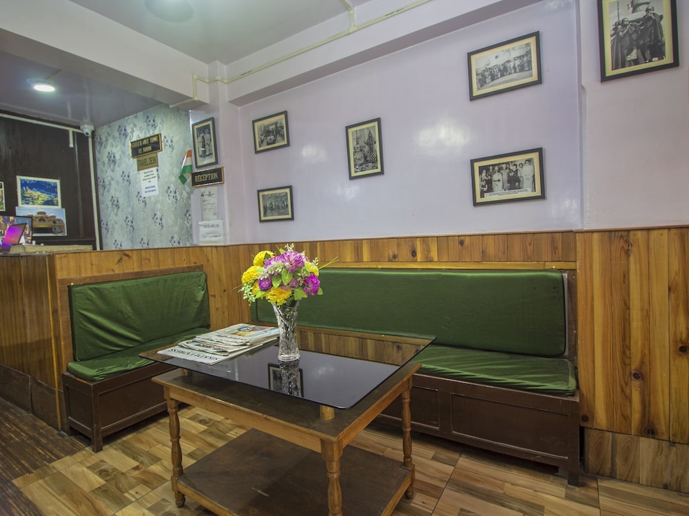 Lobby & Reception