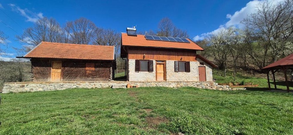 Charming 2bed Cottage in Carasova, Banat Mountains