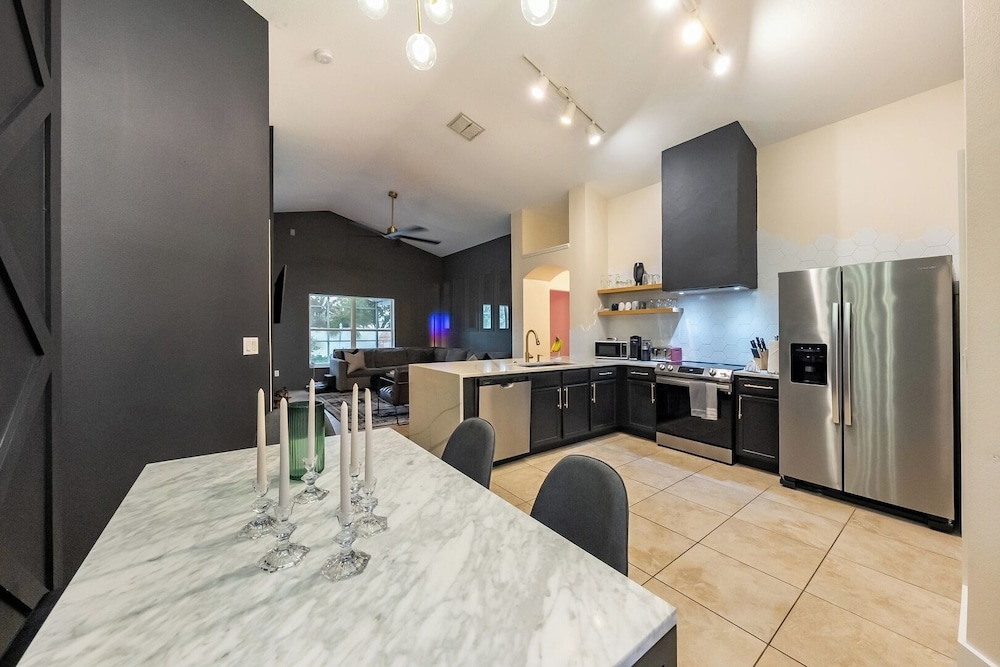 Private King BR + Pool Access Near Disney
