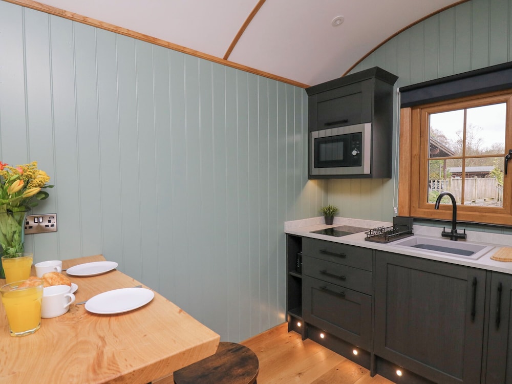 Dam View Shepherds Hut