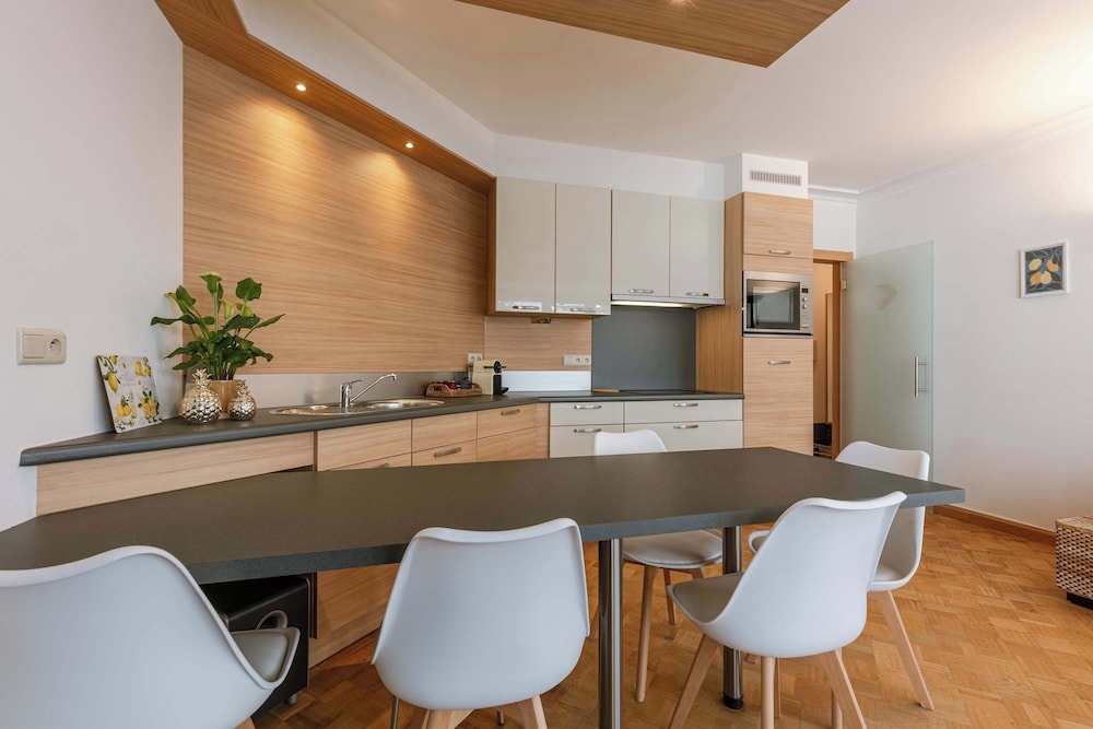 Light-filled Apartment With Lateral sea View