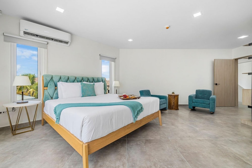 NEW 6 Bedroom Villa 2min Eagle Beach Palm Beach