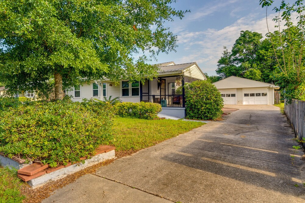 Charming Pensacola Vacation Rental - 3 Mi to Dtwn view 3
