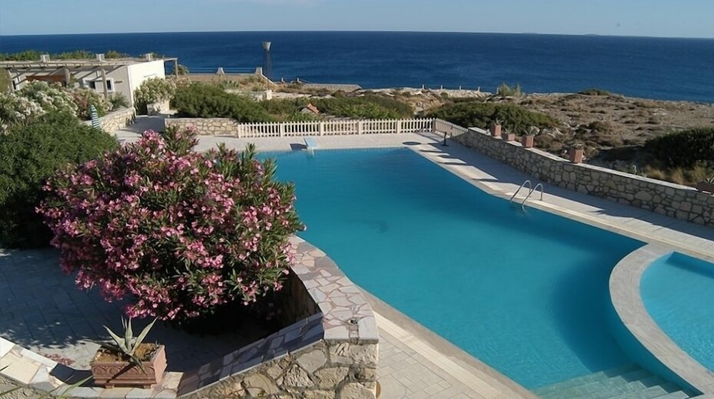 Nicolas Apartments photo 2