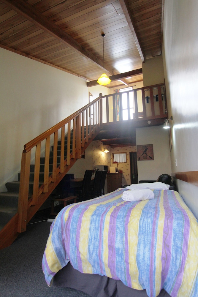 Larchwood Motel