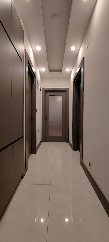 New Flat Large Living Space 2-6 Near By Lara Beach