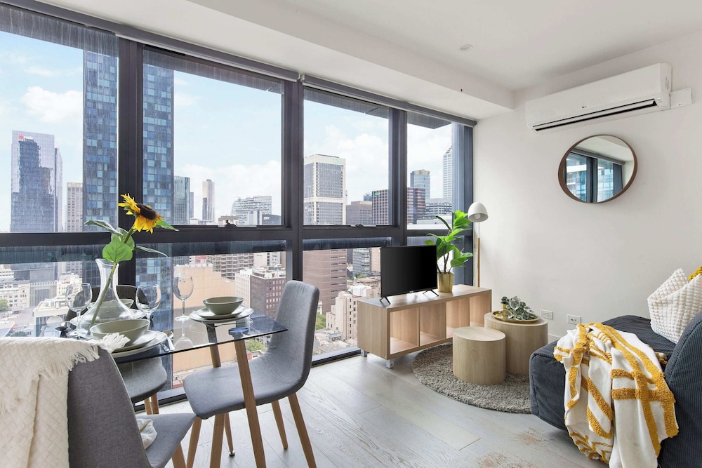 A Comfy & Stylish Apt Near Melbourne Central & QV