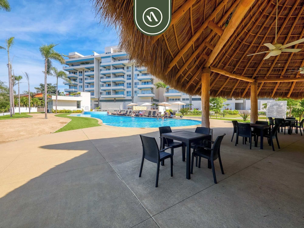 Brand New 1 BR Condo - Pool - Jacuzzi - Gym