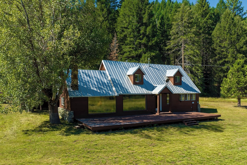 Dog-friendly 3BR on 200 Acres w/ River Access