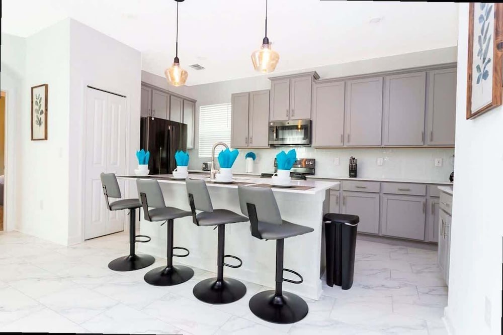 Luxe 5BR Villa Pool Game Room Minutes to Disney