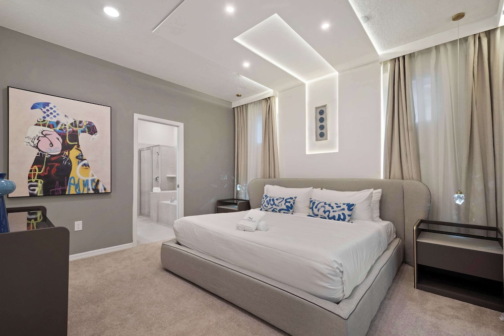 Luxurious Windsor Cay Villa Private Pool, Epic Game Room & Minutes to Disney!