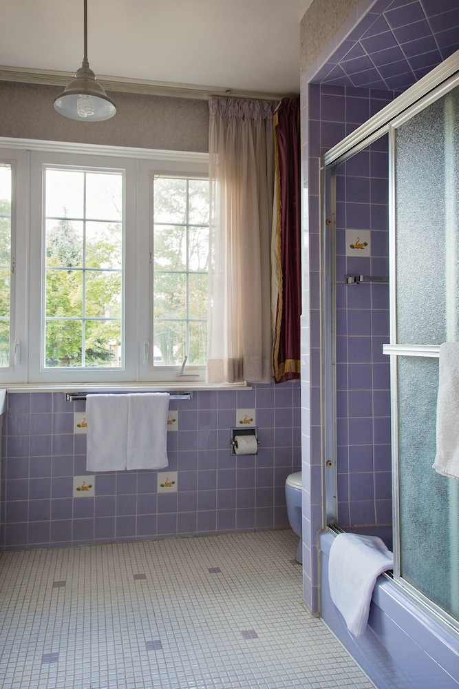Charlton Suites Guest House