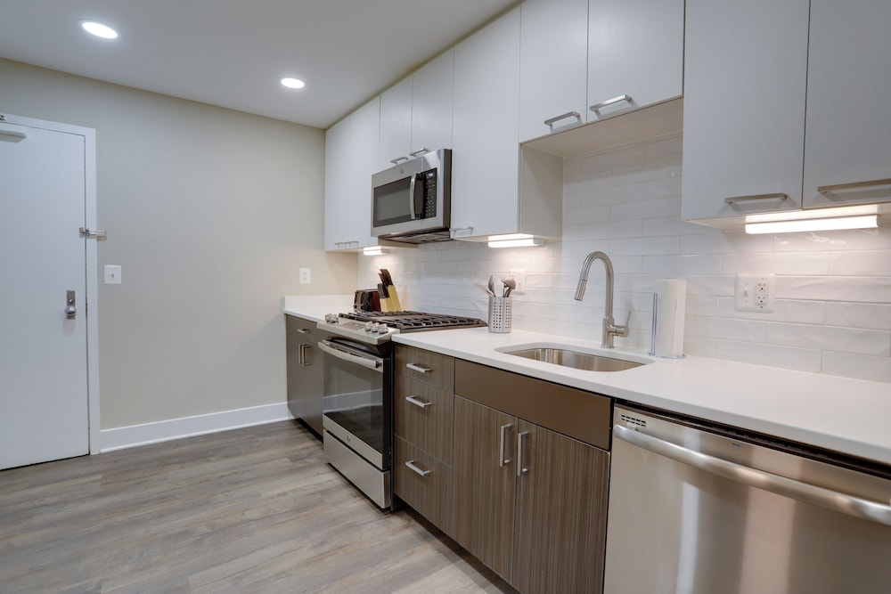 Walkable DC View Apartments