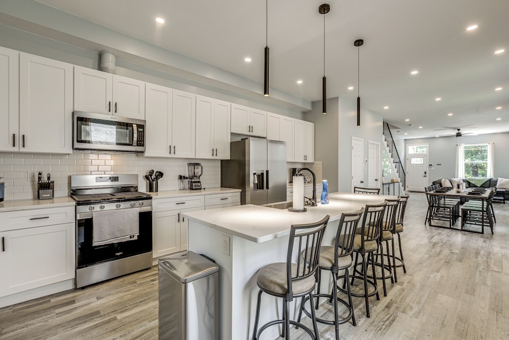 Group Getaway w/ Games & Patio in Philadelphia!
