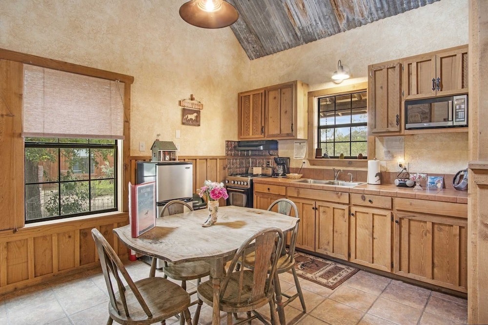 Sistercreek Ranch - First Cabin 2 Bedroom Cabin