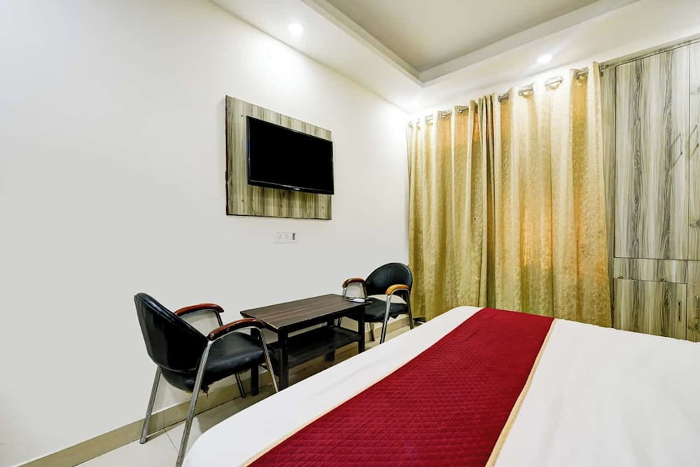 Hotel Lookout Stay Delhi IGI Airport
