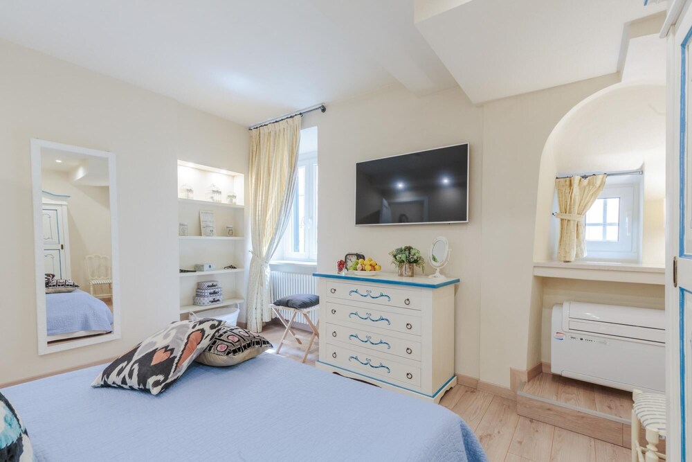 Casa Capri in Lucca With 1 Bedrooms and 1 Bathrooms photo 2
