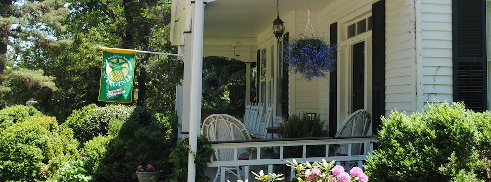 Inn On Poplar Hill
