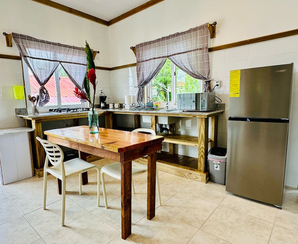 Annies 6th Street Apartment