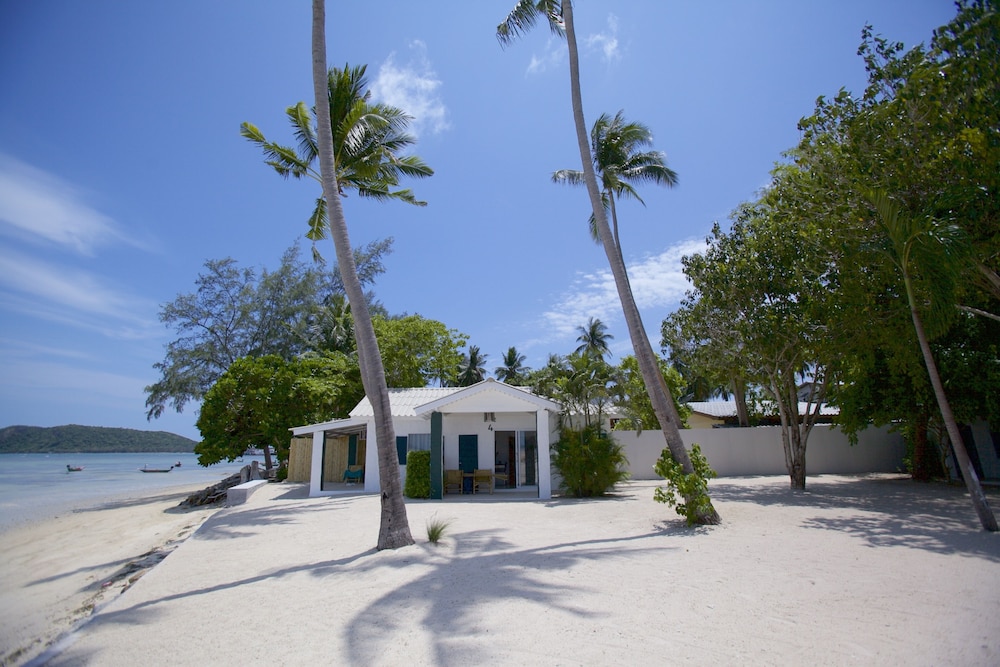 Hotel Lime & Soda Beachfront Resort - Image 1