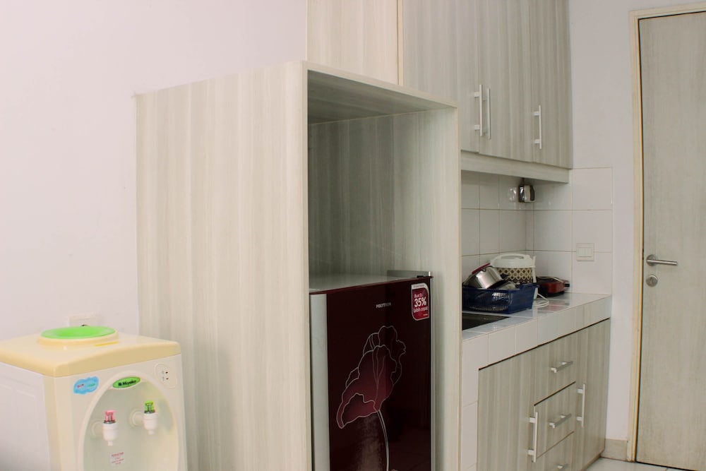 Warm And Simply Studio Room At Azalea Suites Apartment view 3