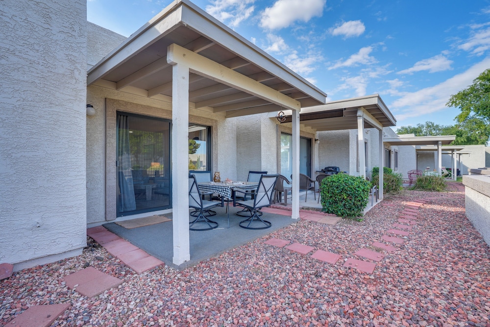 Patio + Pool Access: Golf Getaway in Peoria