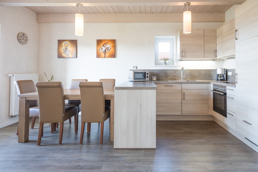 Exklusiv Eingerichtetes Ferienhaus in Strandnahe