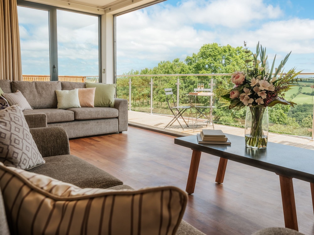 Meadow 2 Bedroom Lodge 7