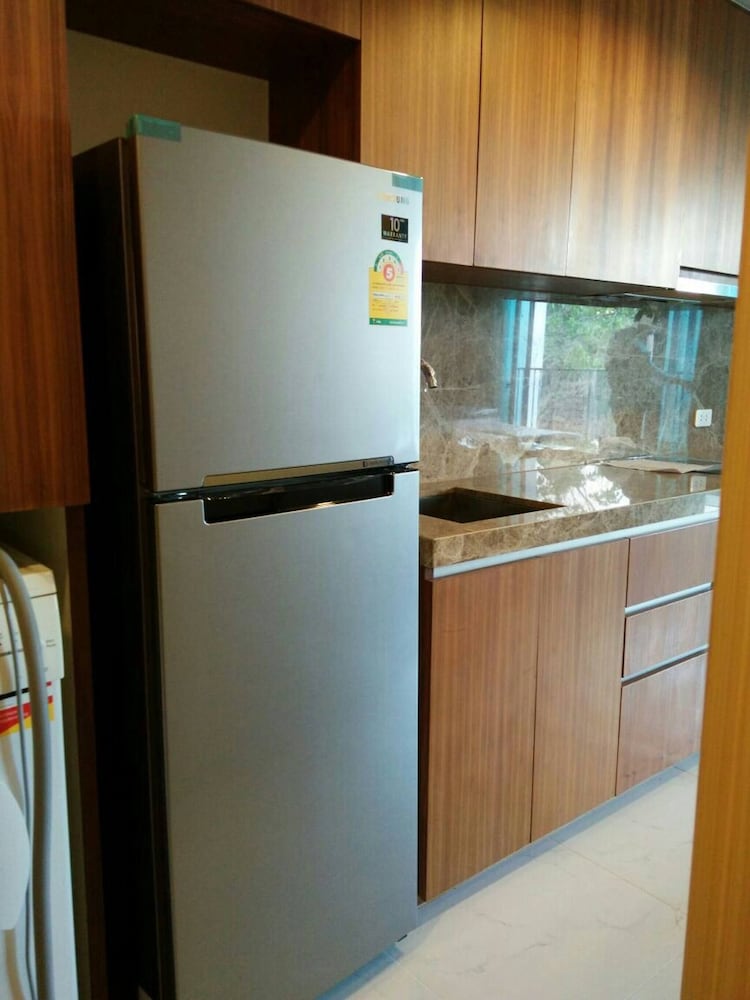 S39- 1 Bedroom Downtown Apt With Balcony and Pool