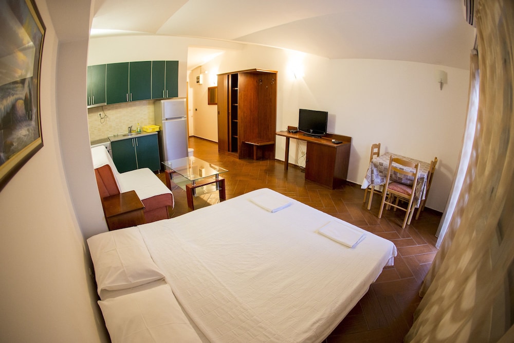 SMS Apartments