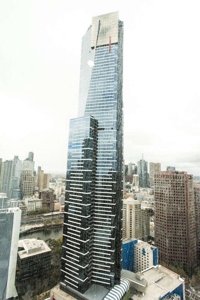 ReadySet Apartments on Southbank Boulevard