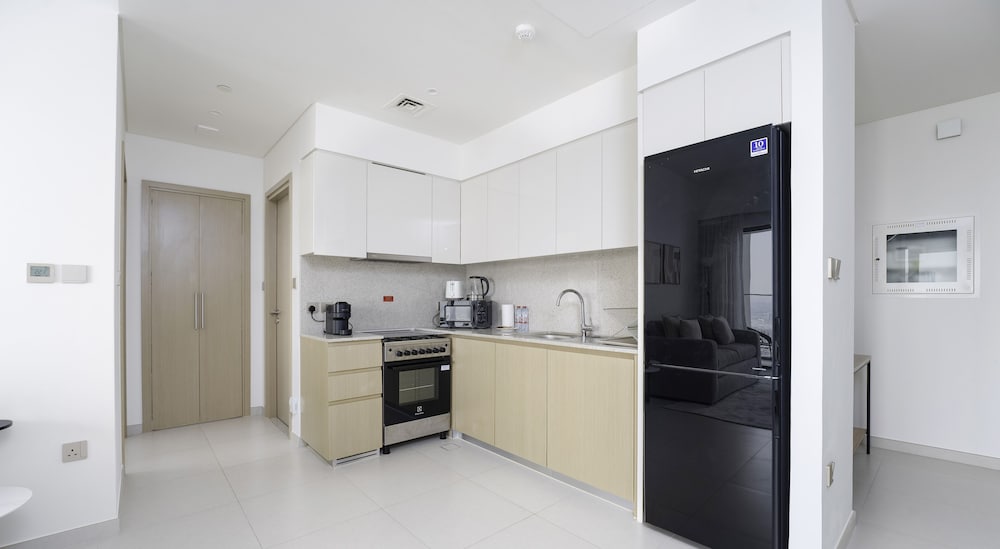 Sleek 1BR in Burj Royale with Canal View