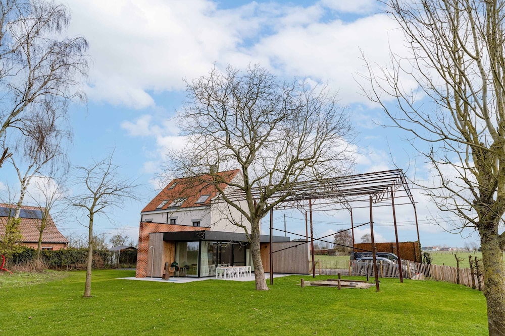 Vacation Home for 6 Person and Beautiful Garden