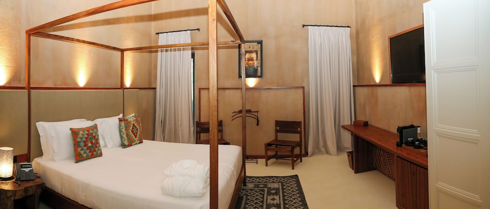 Mumba Lodge by Flow