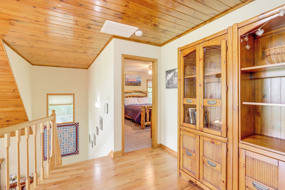 Year-round Mtn View: Pet-friendly Murphy Retreat